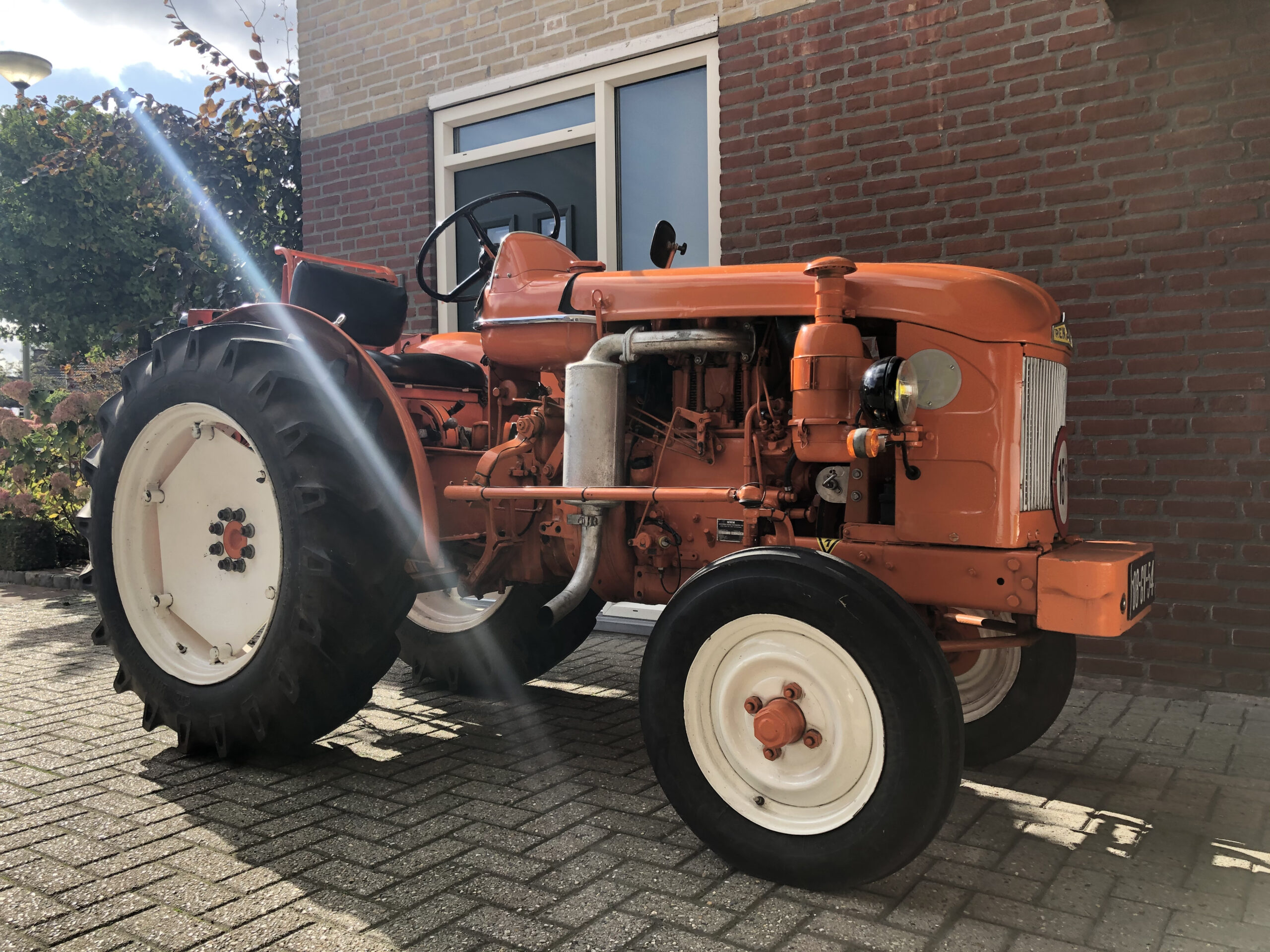 Renault R7052 V72 aan huis met Janna