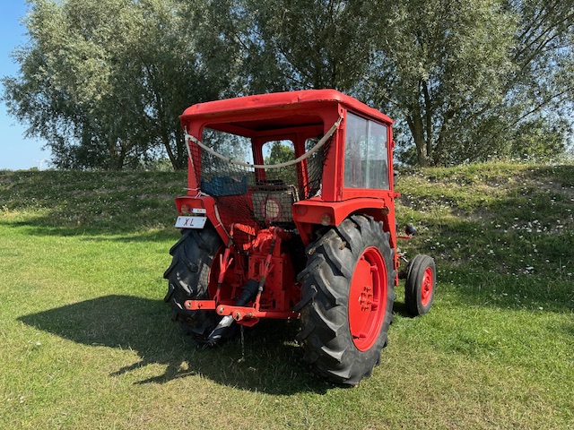 Renault  Super 6 D
eigenaar Xavier  Van Reckem.   
Roeselare. België